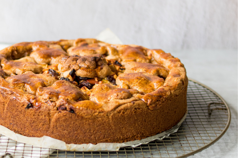 Eggfree Apple and Cranberry Cake